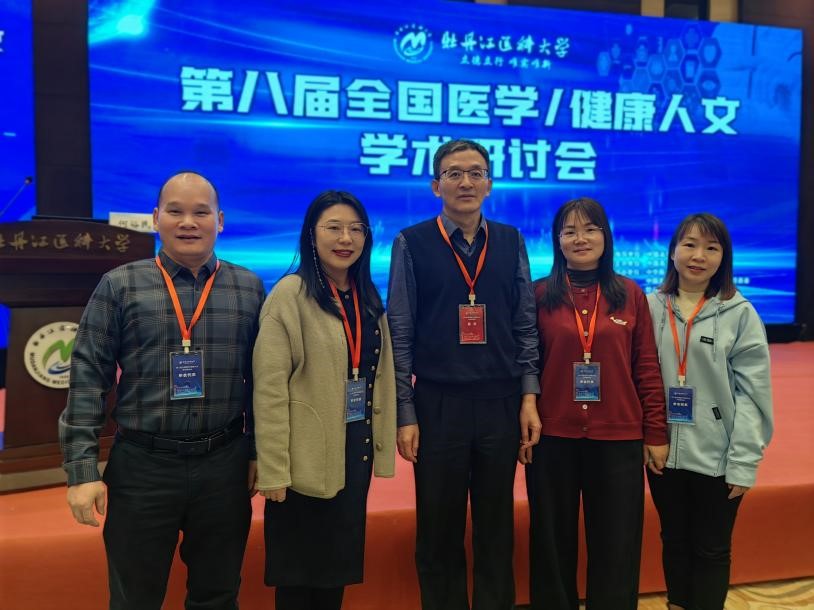 团队与中华医学会医学教育分会主任委员、北京大学医学部副主任王维民合影.jpg 无码影片